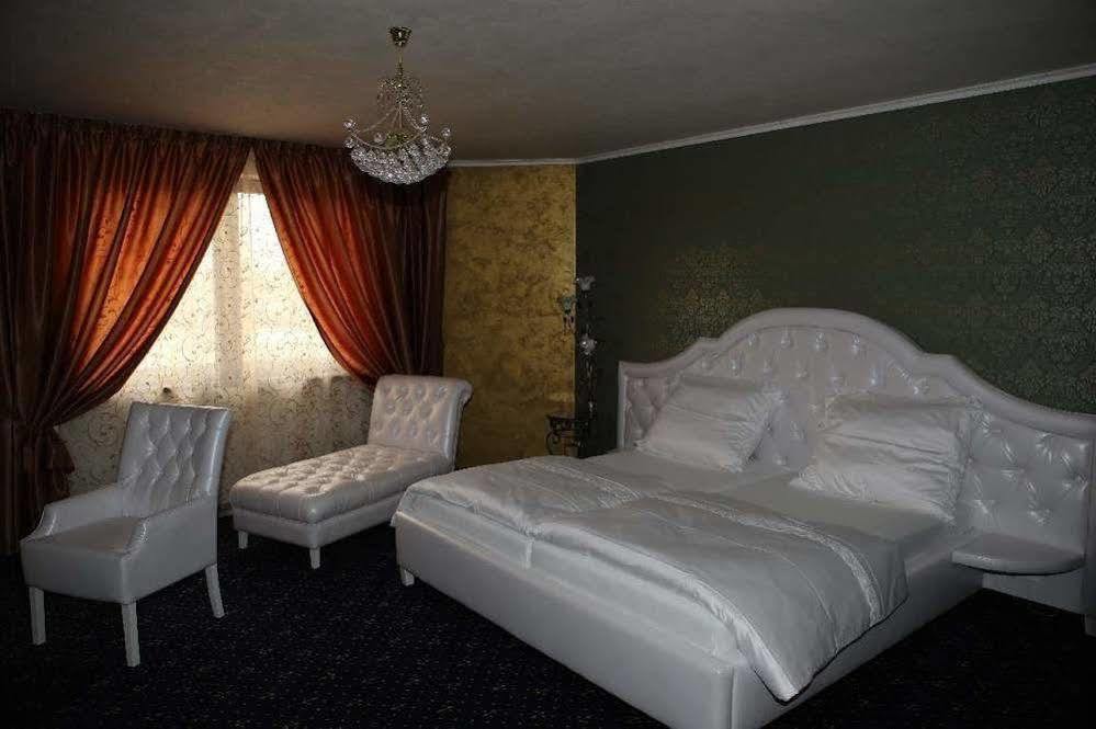 Hotel Kotva Bratislava Esterno foto